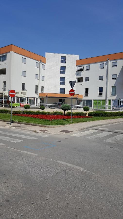 Apartman Vip, With Free Garage Parking Pula Bagian luar foto