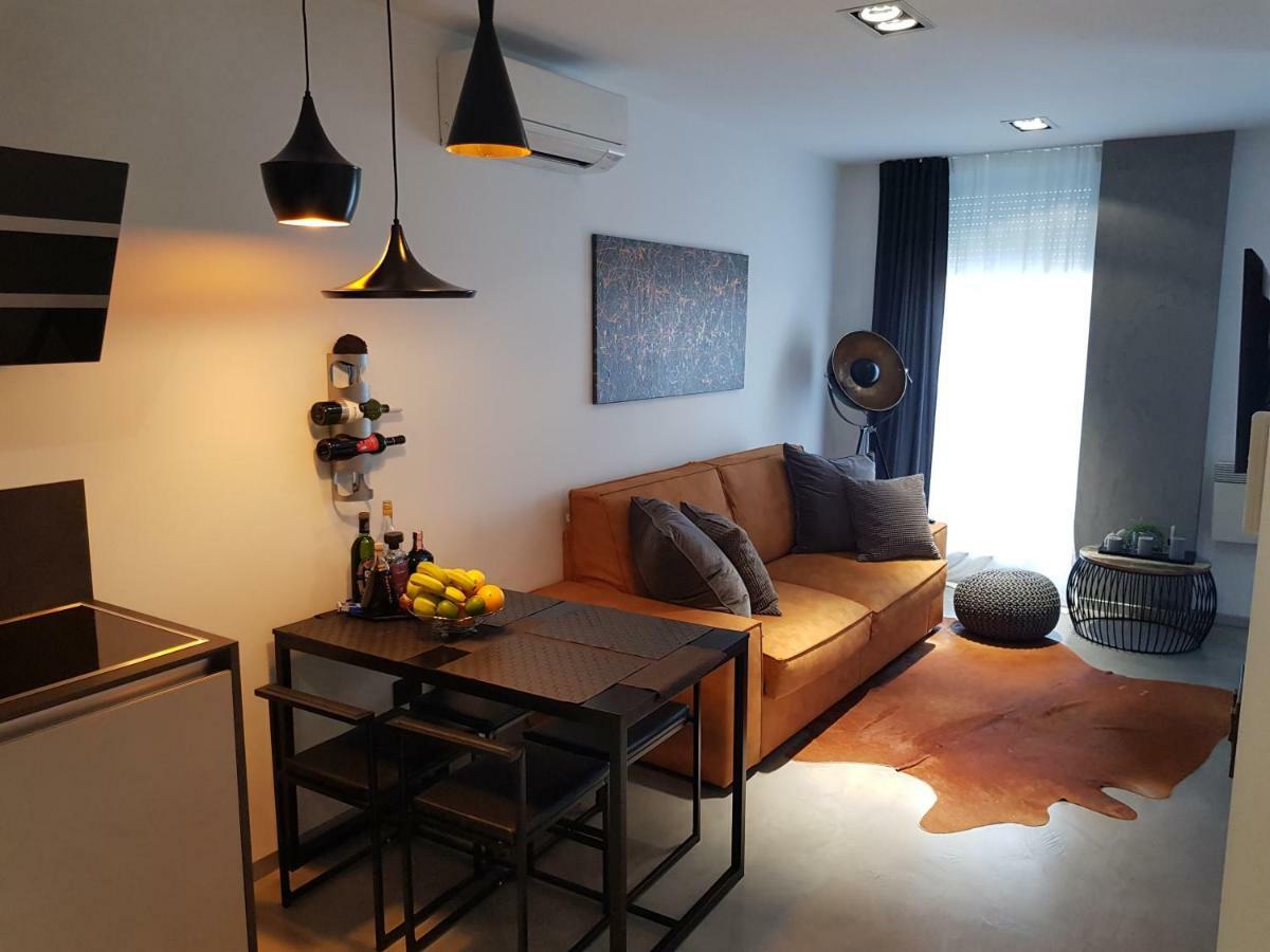Apartman Vip, With Free Garage Parking Pula Bagian luar foto
