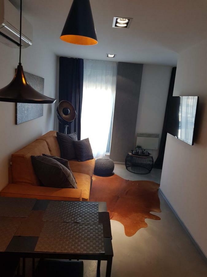 Apartman Vip, With Free Garage Parking Pula Bagian luar foto